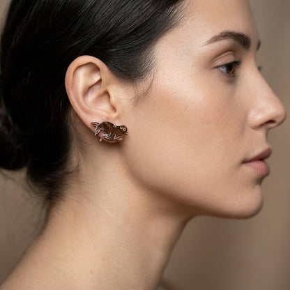 Aretes de Tagua artesanales lobo de mar | Palo Santo DeltaTau