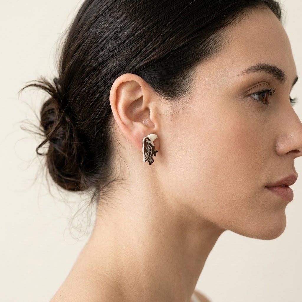 Aretes de Tagua artesanales tucan | Palo Santo DeltaTau