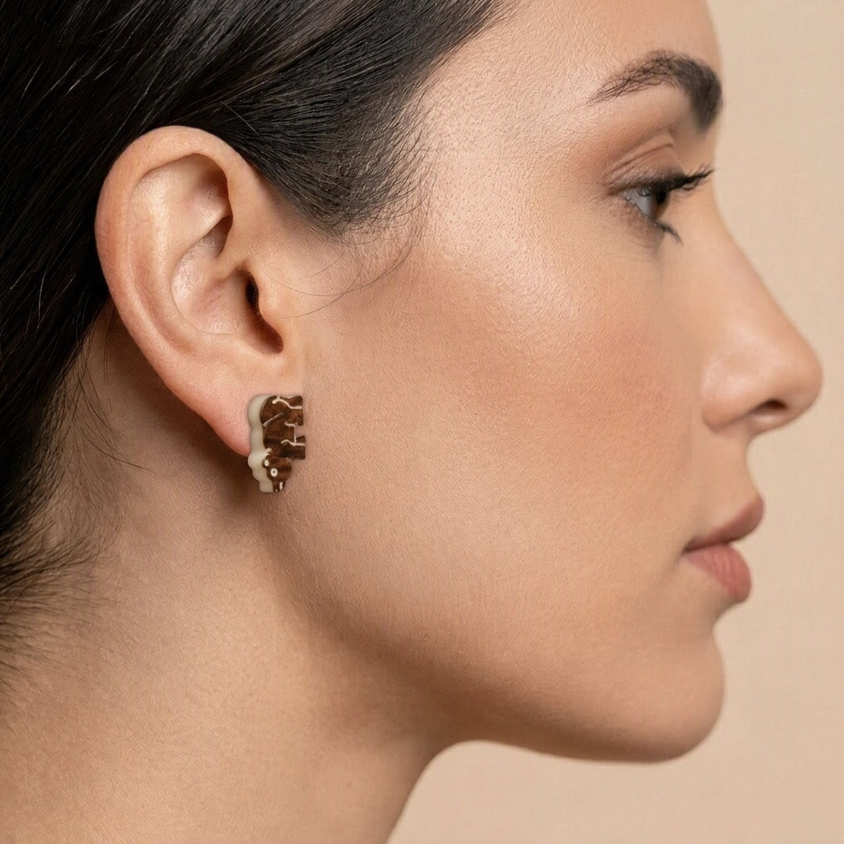 Aretes de Tagua artesanales oso | Palo Santo DeltaTau