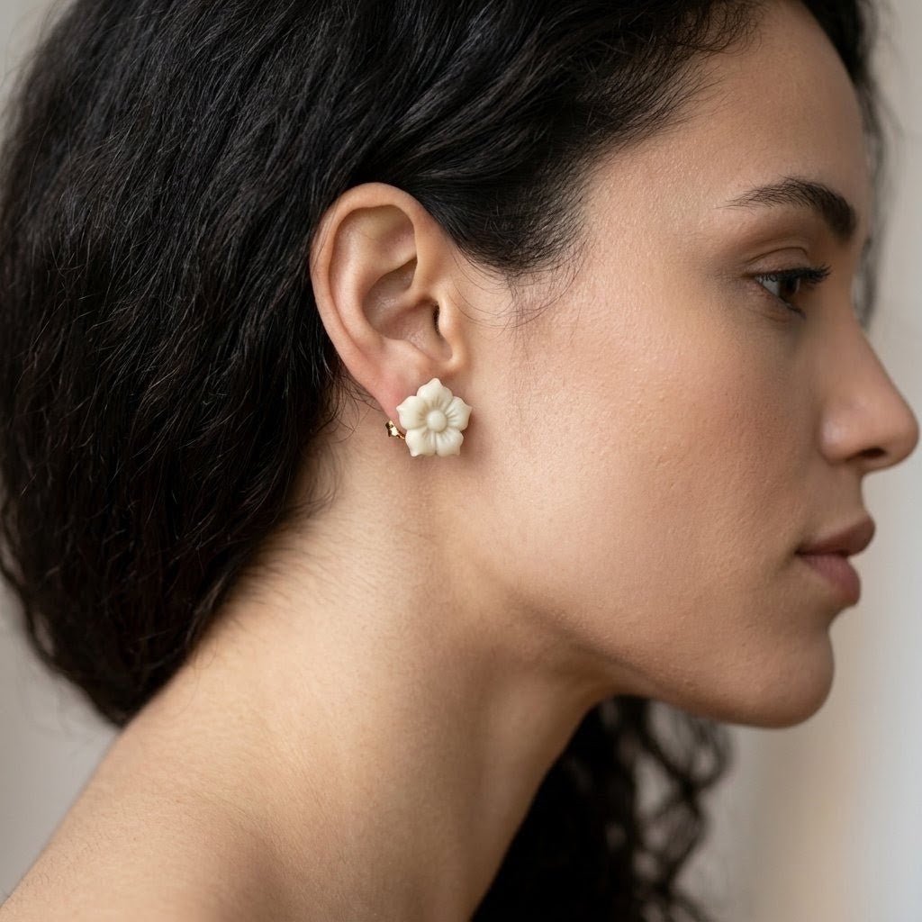 Aretes de Tagua artesanales flor | Palo Santo DeltaTau