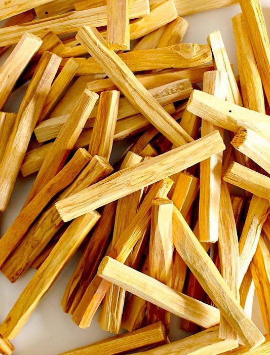 Palitos de palo santo de alta calidad en bruto